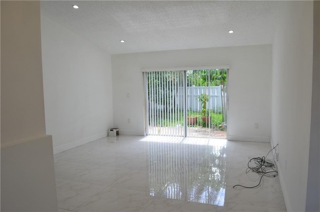 7000 Sw 39th Ct - Photo 2 of 8