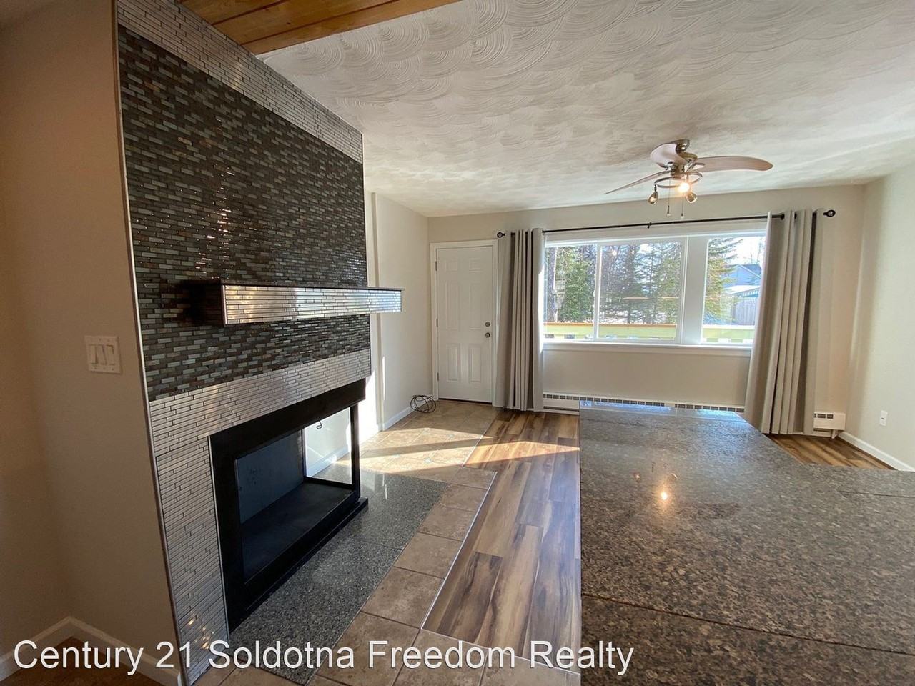 108 S Tinker Lane - Photo 2 of 22