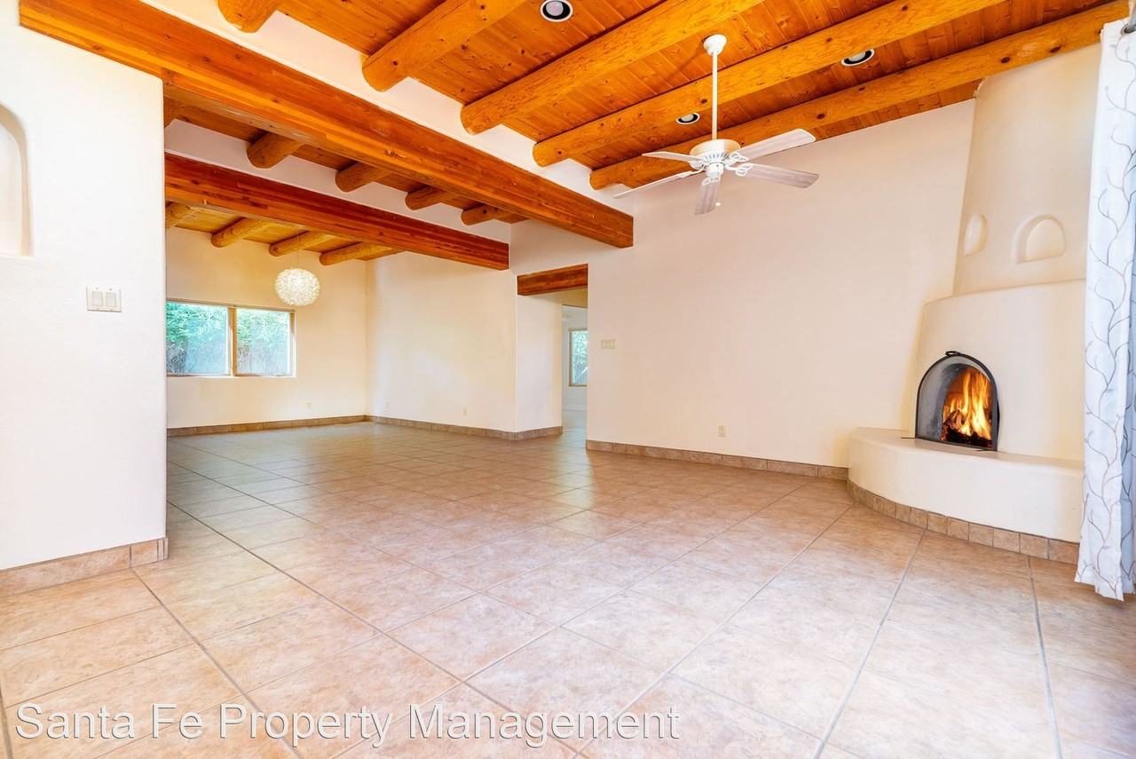 3251 Nizhoni Dr - Photo 2 of 31