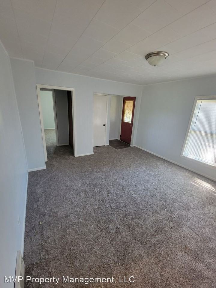 13954/13956 Hwy 27 - Photo 2 of 10