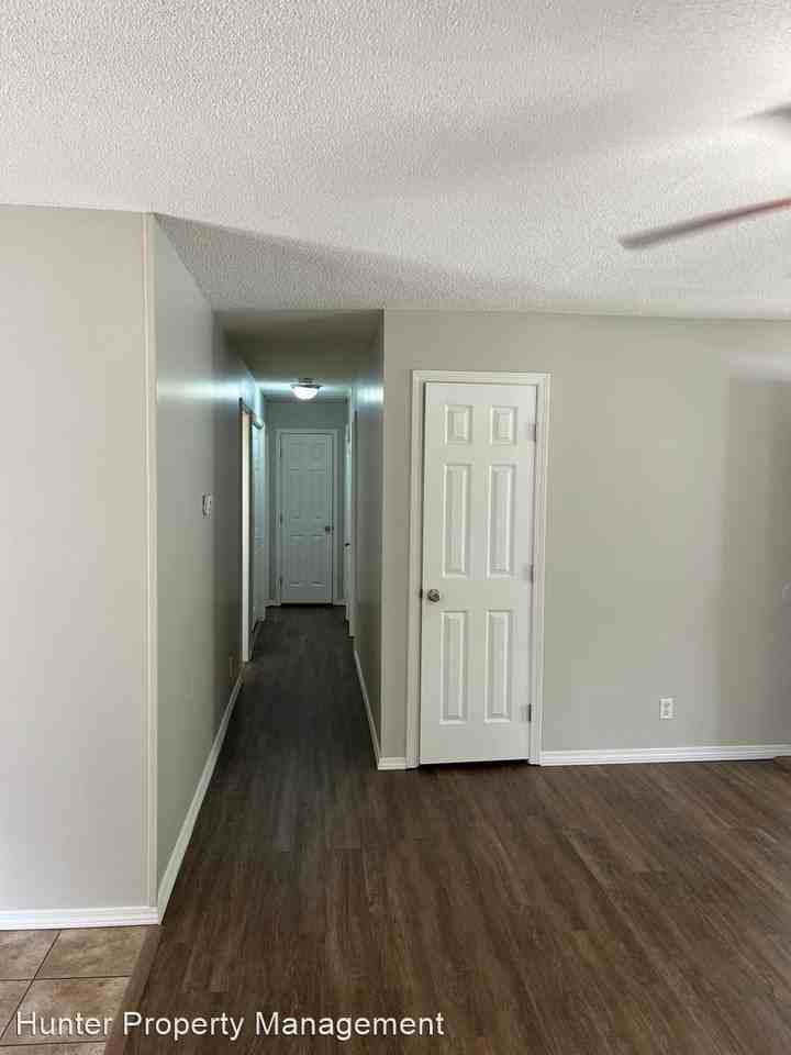 107 Grand Prairie Dr - Photo 3 of 17