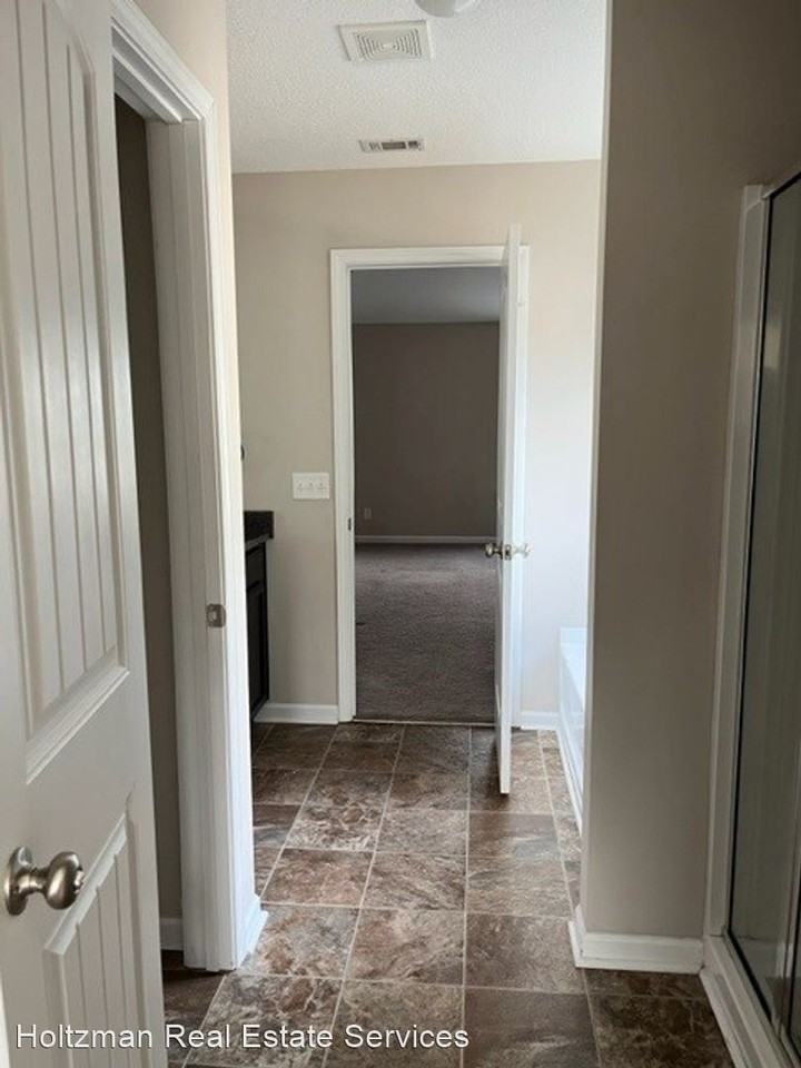 1511 Bayberry Dr - Photo 2 of 16