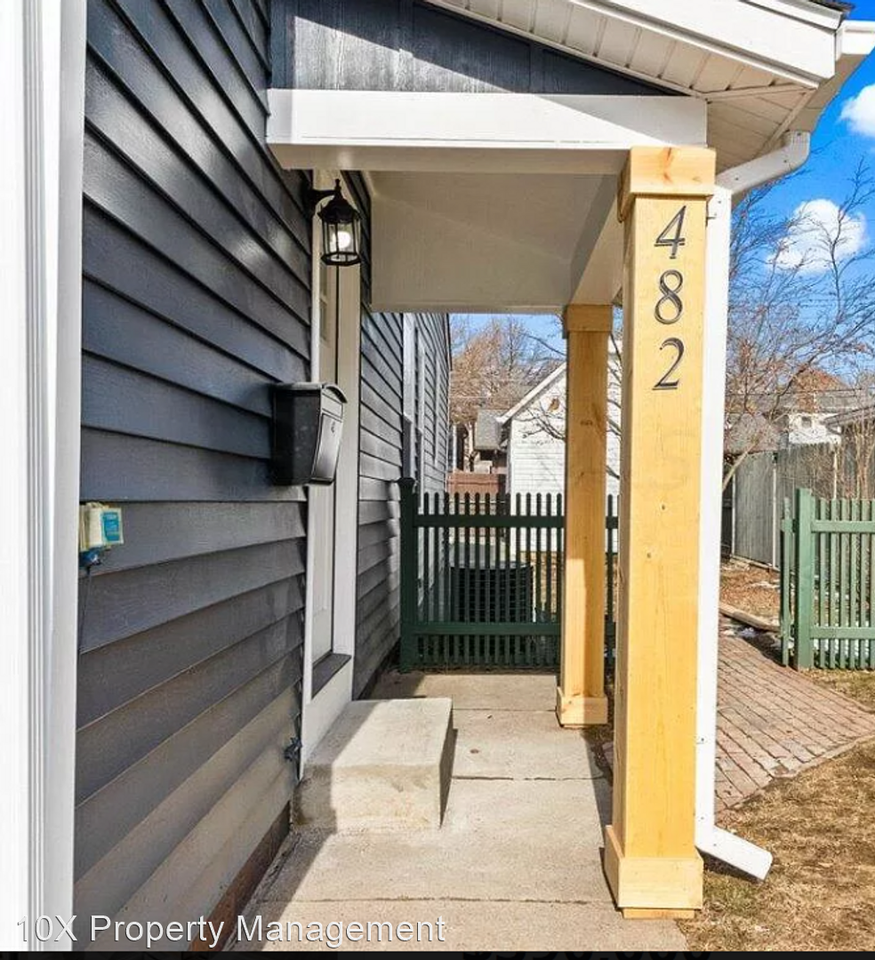 482 Elsmere Street - Photo 3 of 11