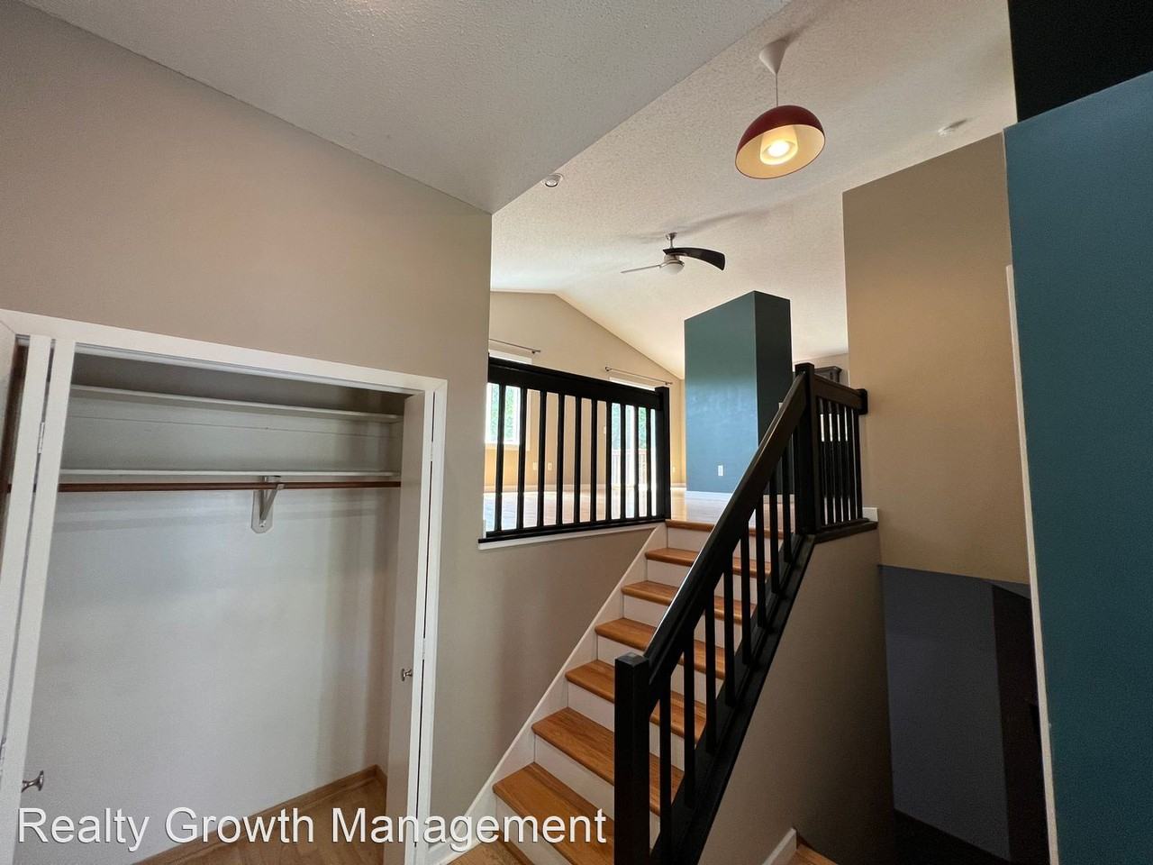 92 N River Ct Ne - Photo 2 of 41