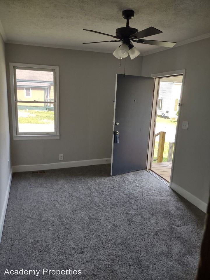 237 Pulliam Dr - Photo 2 of 7