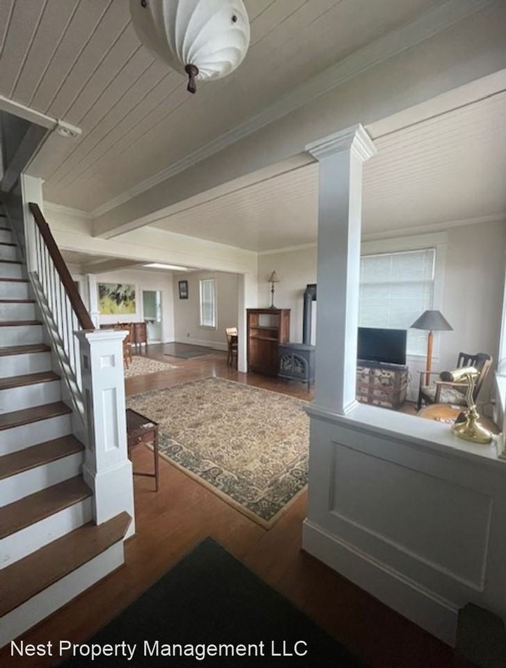 246 Columbia Ave - Photo 2 of 18