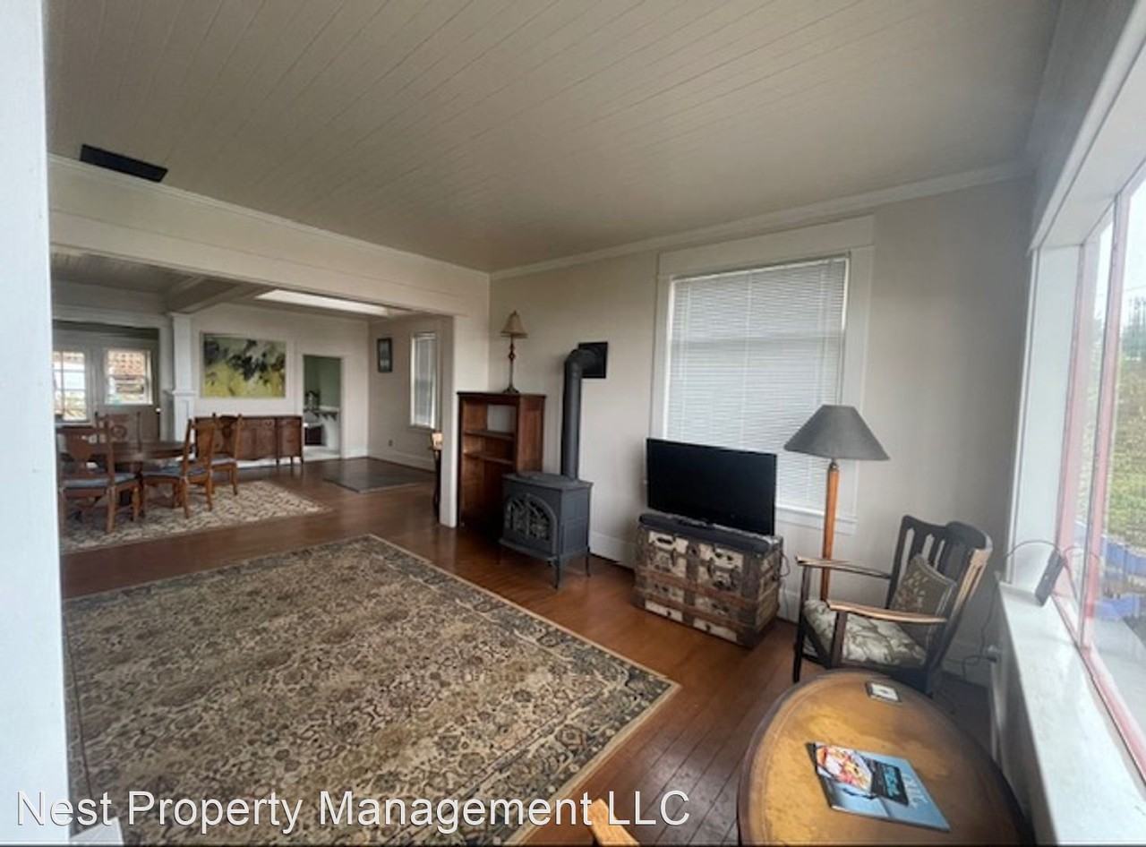 246 Columbia Ave - Photo 3 of 18