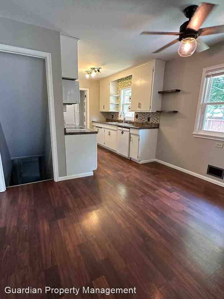 3240 Xenia Ave N - Photo 3 of 23