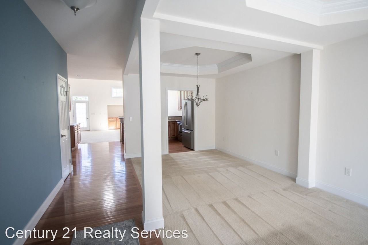 128 Ashford Way - Photo 3 of 50