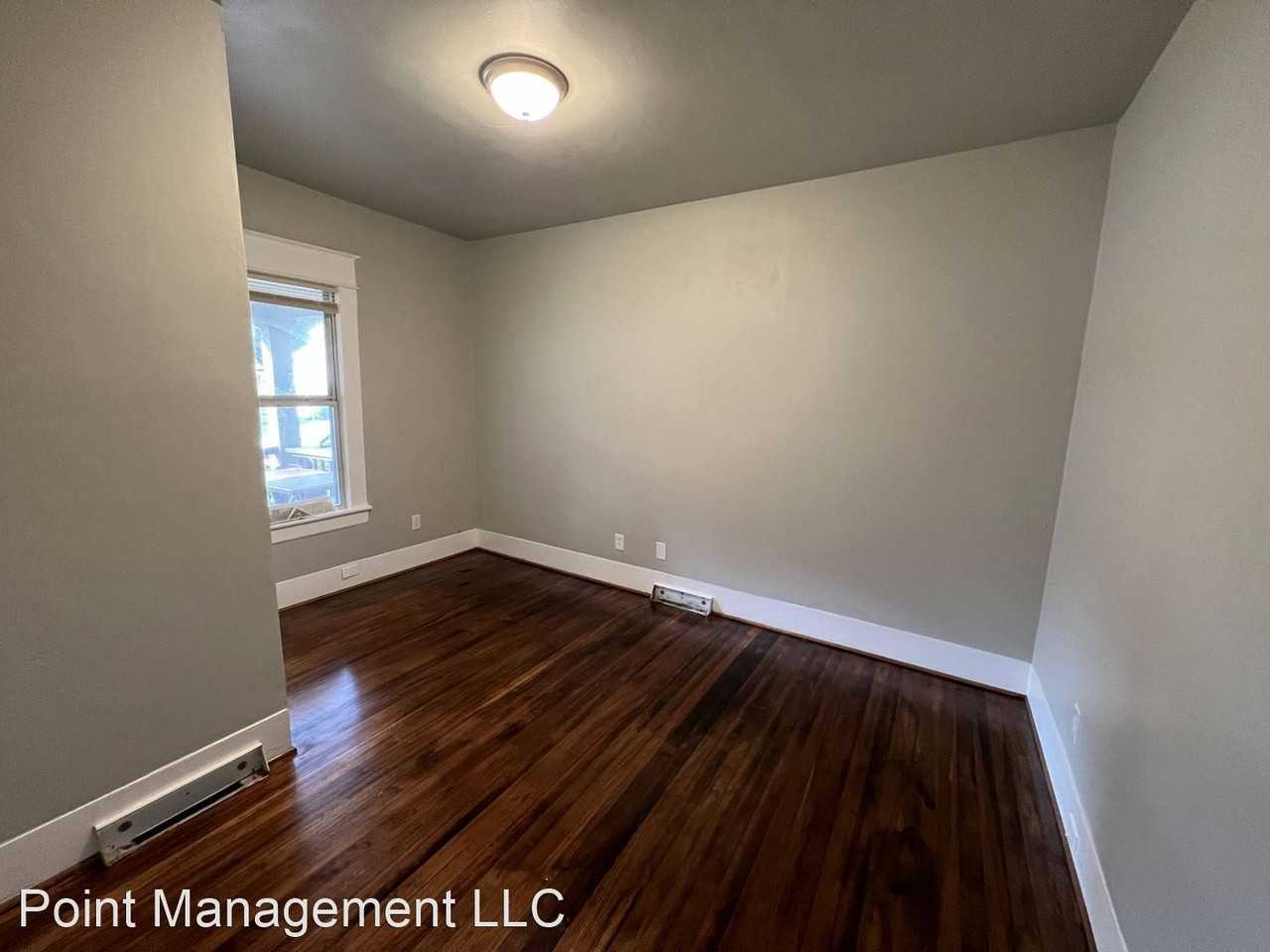 916 Highland Ave SE - Photo 3 of 6