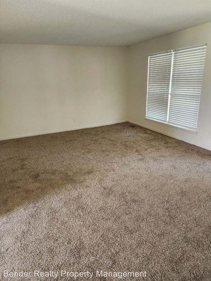 3033/3037 J Mack Circle SW - Photo 2 of 4