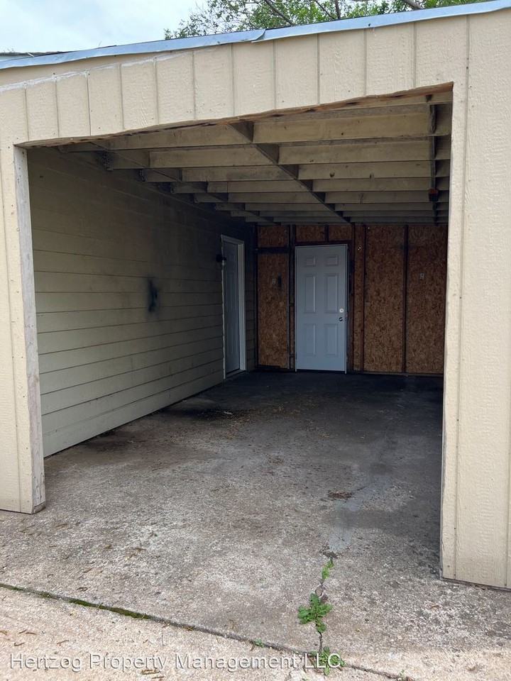 208 W Hartford Ave - Photo 2 of 15