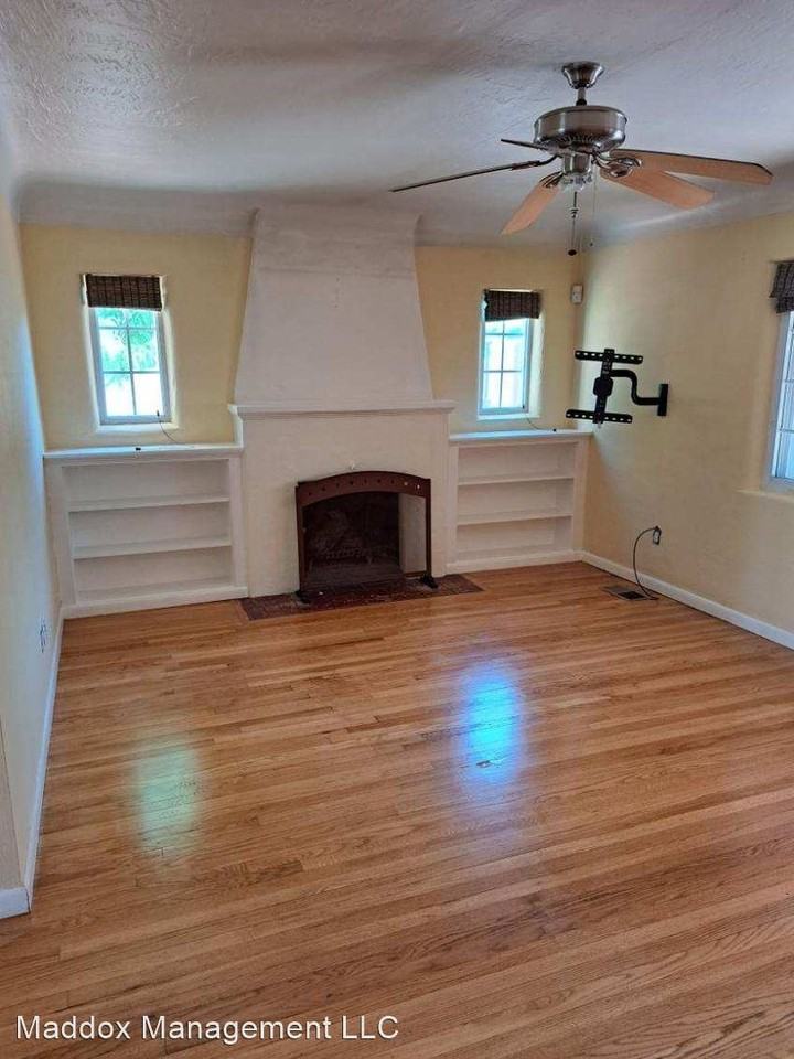 401 Wellesley Dr Se - Photo 3 of 22