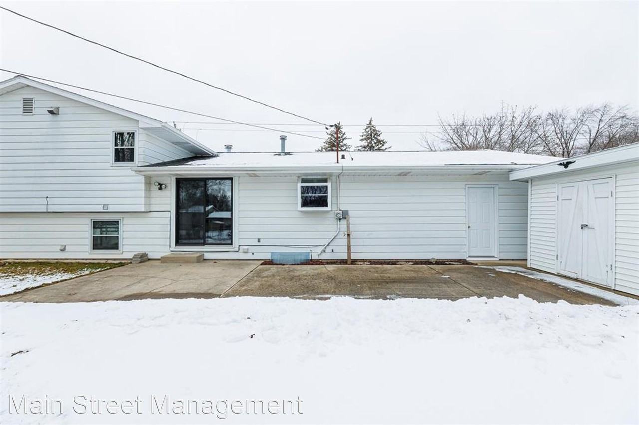 1439 Cormier Rd - Photo 3 of 35