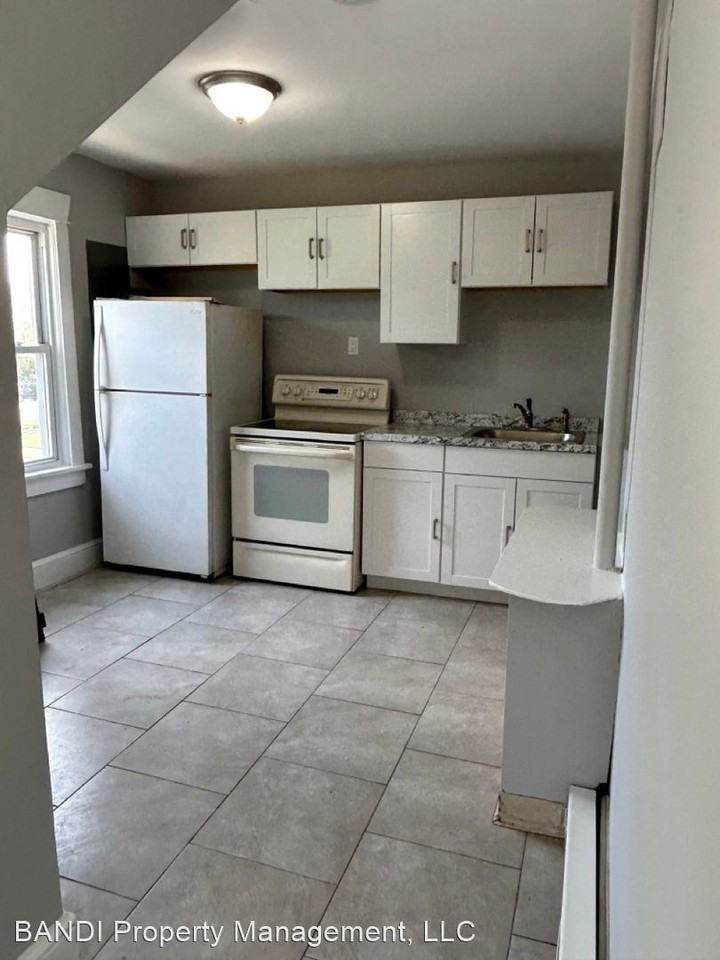 32-34 Collins Avenue - Photo 3 of 5