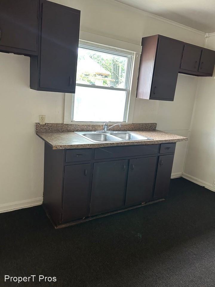 2410 Joan Ct - Photo 3 of 6