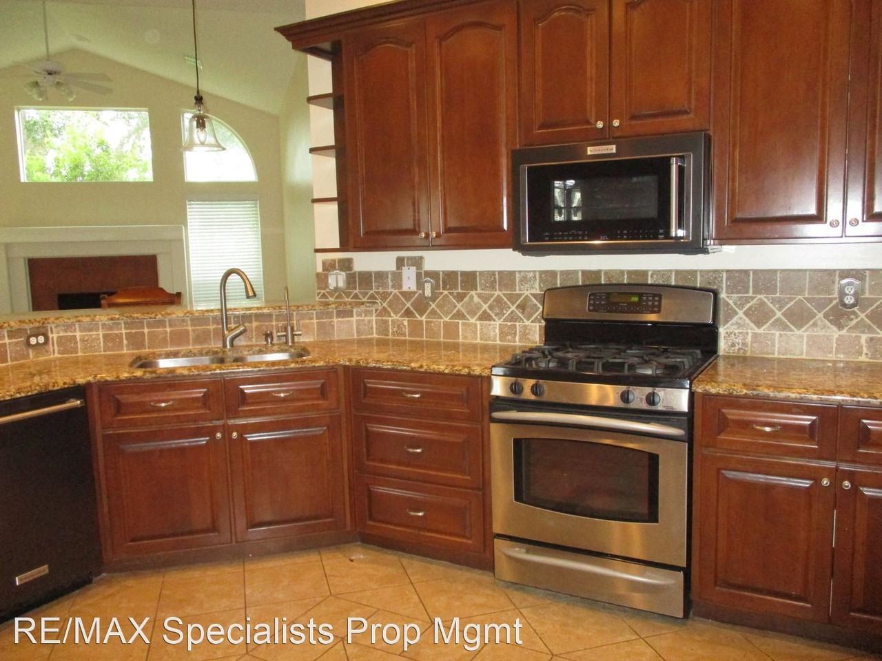 3726 Reedpond Dr N - Photo 3 of 10