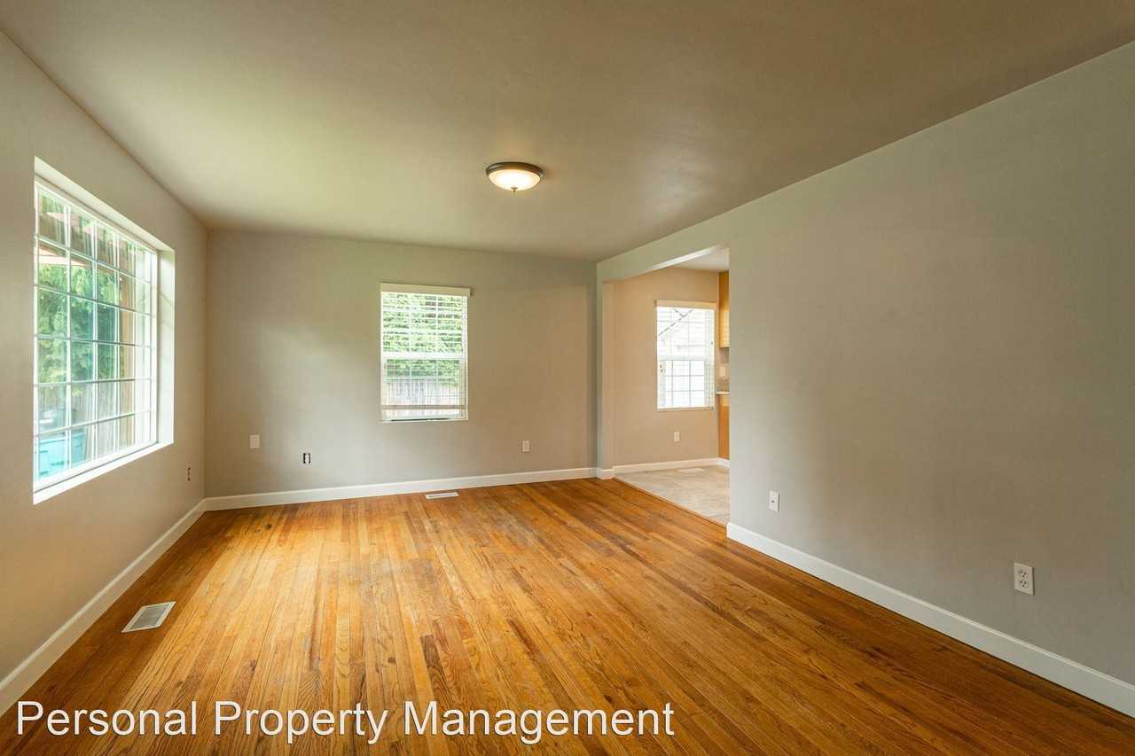 2322 E 16th St - Photo 2 of 17