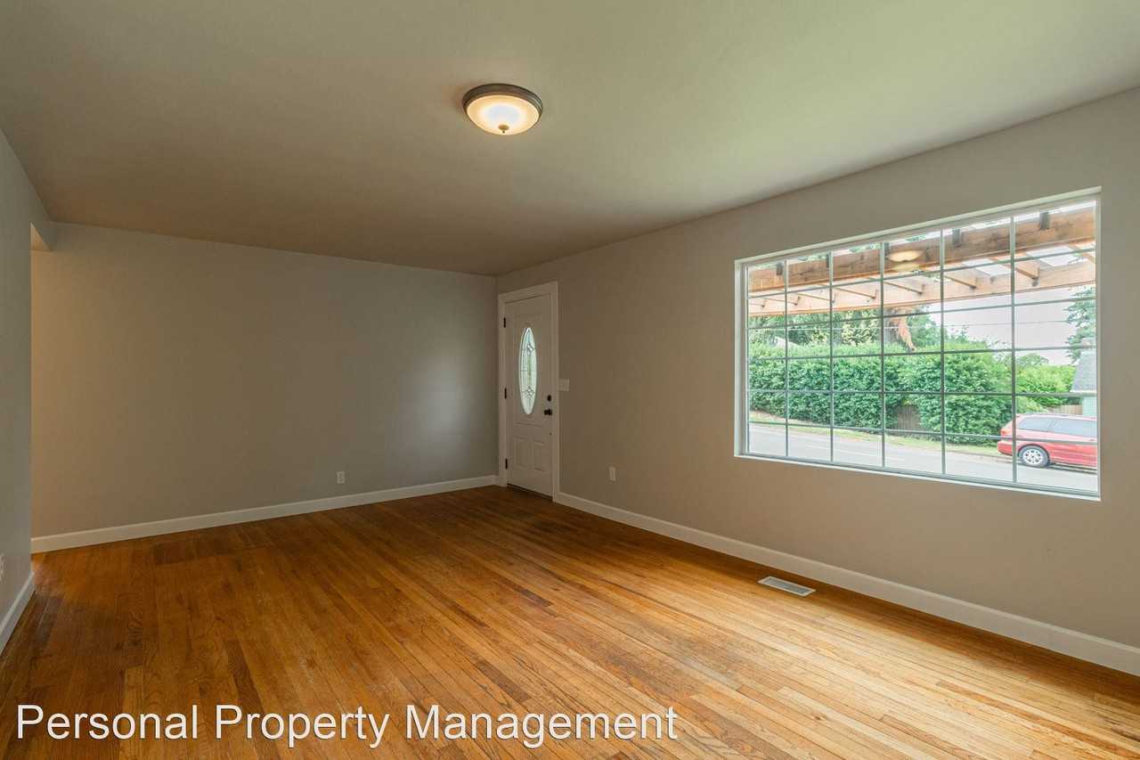 2322 E 16th St - Photo 3 of 17