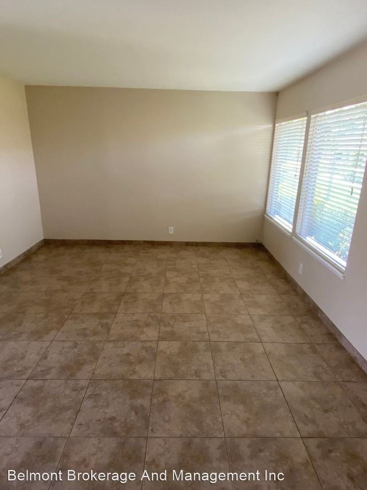 5078 Stratford Cir - Photo 2 of 32