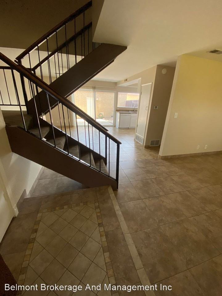 5078 Stratford Cir - Photo 3 of 32