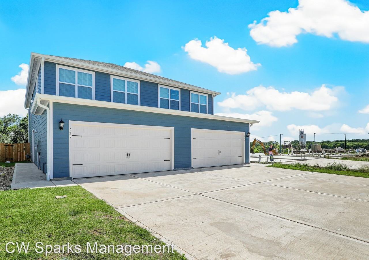 229 Marsh Ln - Photo 2 of 17