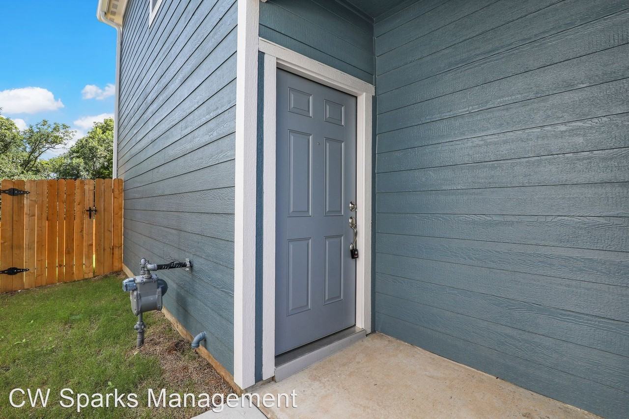 229 Marsh Ln - Photo 3 of 17