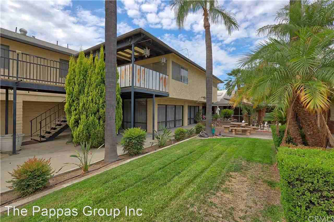 The Colonial Manor Apartments - Photo 2 of 22