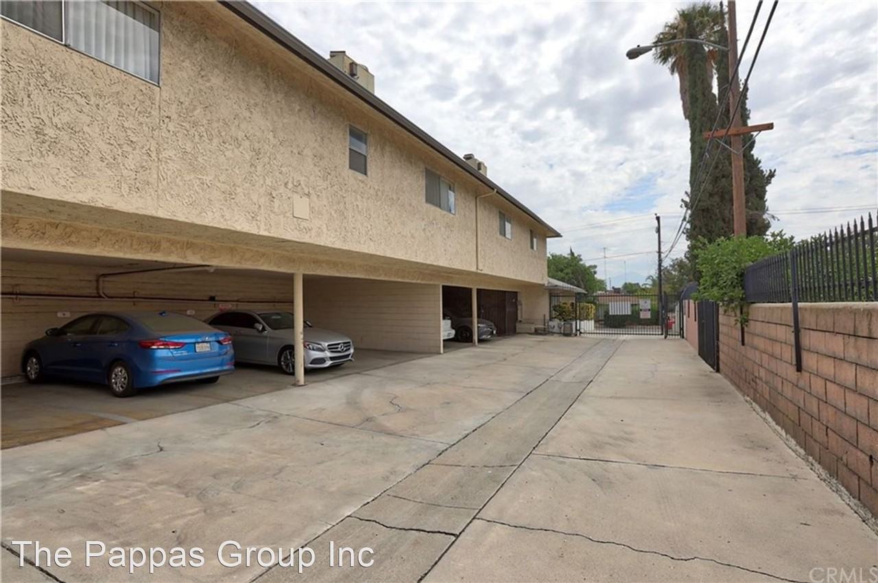 The Colonial Manor Apartments - Photo 3 of 22