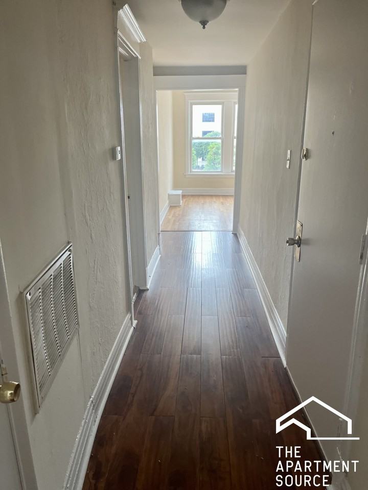 2408 W 63rd St #2A - Photo 3 of 12