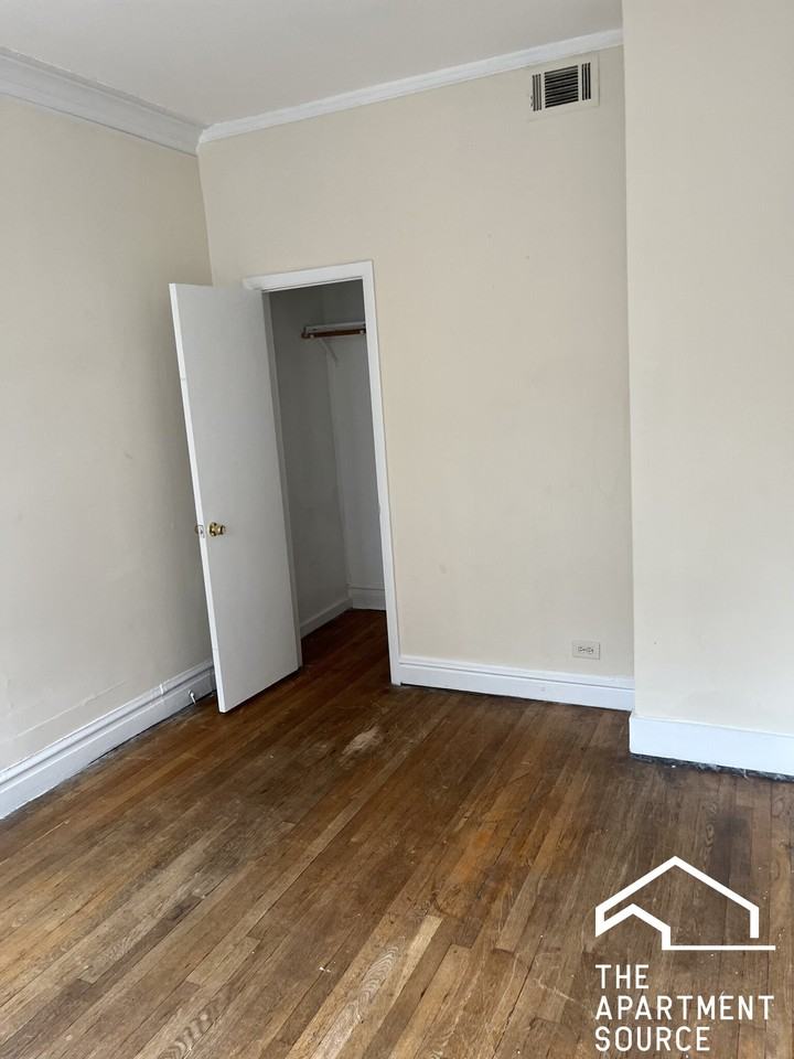 2408 W 63rd St #2A - Photo 5 of 12