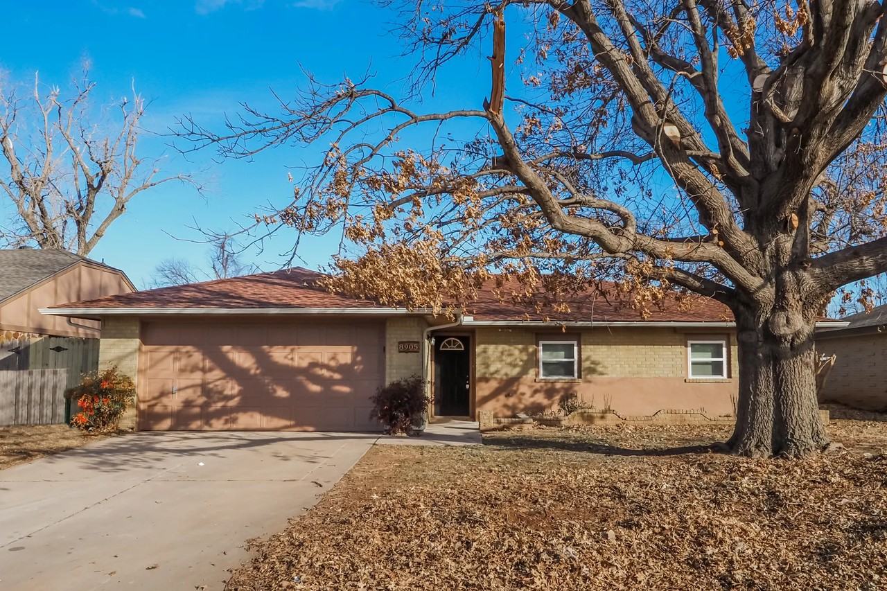 8905 Nw 80th St - Photo 3 of 16