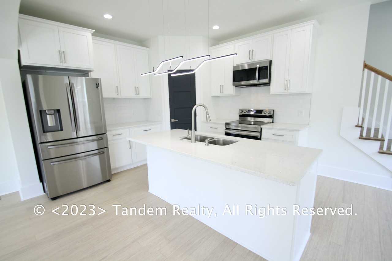 89 Maury St - Photo 3 of 17