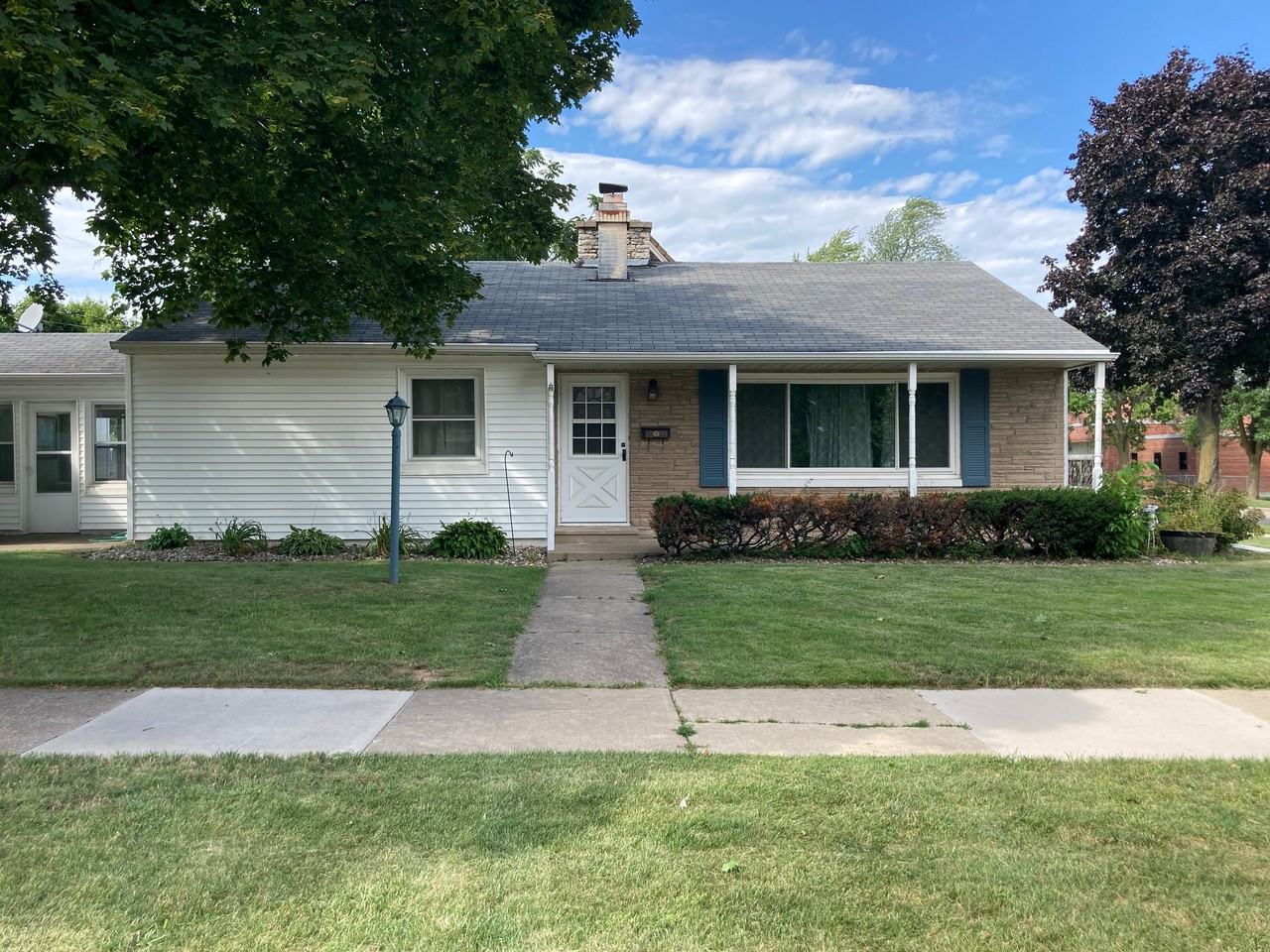 104 W 1st St - Photo 2 of 26