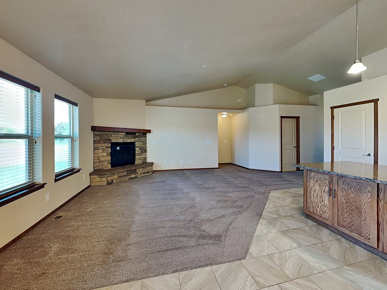 2710 W Heath Ave - Photo 3 of 28