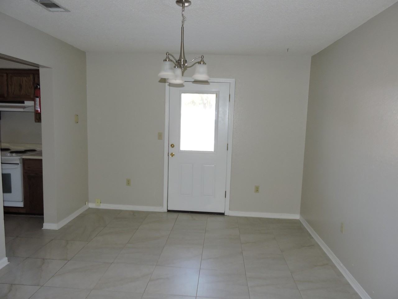 815 Valley Rd - Photo 4 of 16