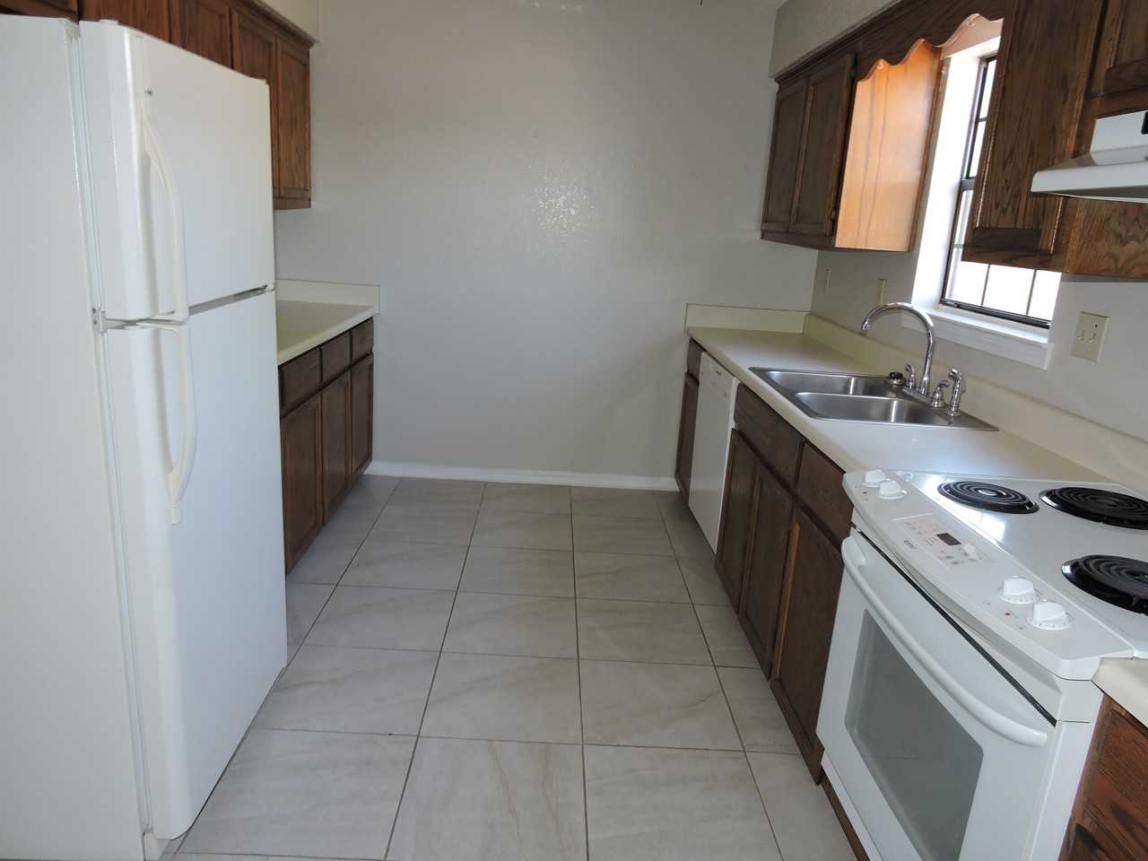 815 Valley Rd - Photo 5 of 16