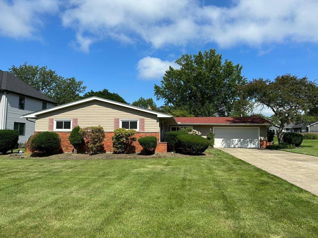 2445 Sittingbourne Ln - Photo 2 of 18