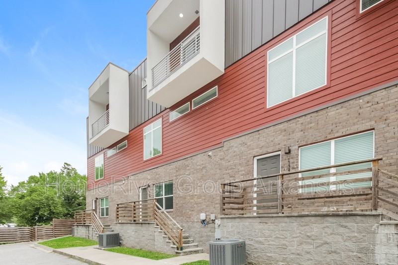 1738 N Reno Dr - Photo 2 of 20