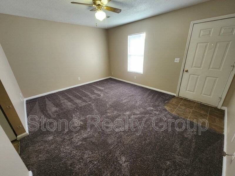 2484 E Clayton Dr - Photo 3 of 7