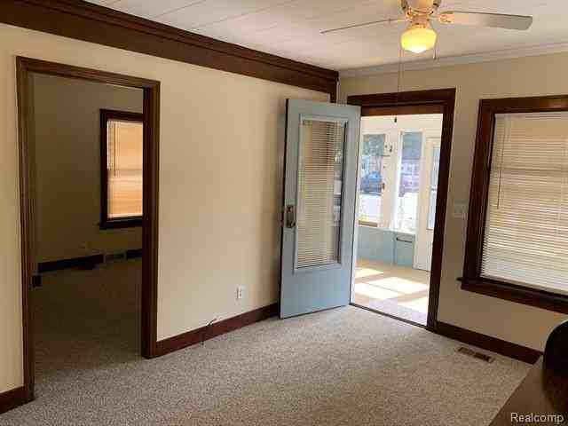 523 N Main St - Photo 5 of 15