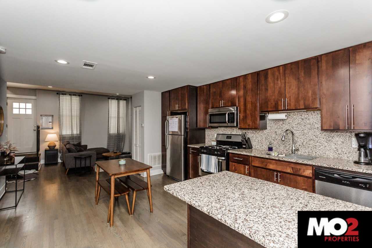 1213 W Erie St #CH - Photo 2 of 12