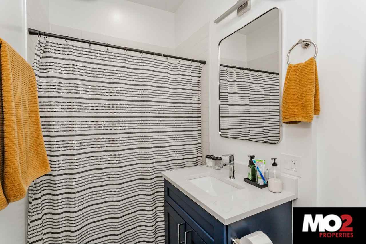 1213 W Erie St #CH - Photo 6 of 12