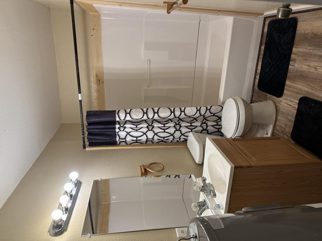 1110 Avenue K - Photo 3 of 7