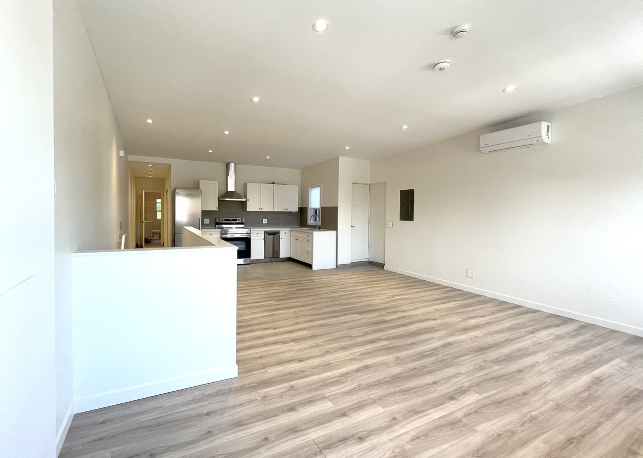 300 Eglinton Avenue West - Photo 3 of 10