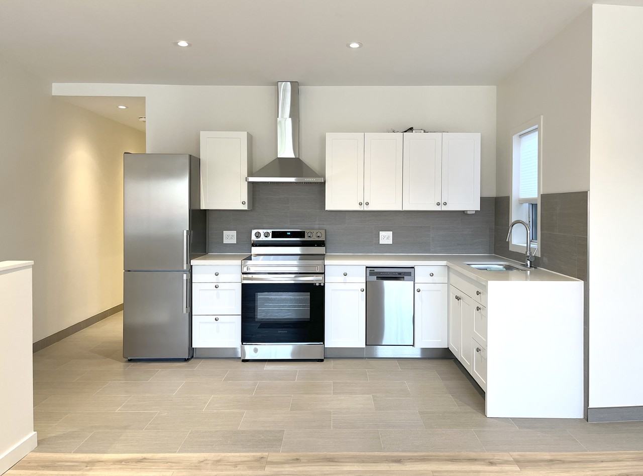 300 Eglinton Avenue West - Photo 2 of 10