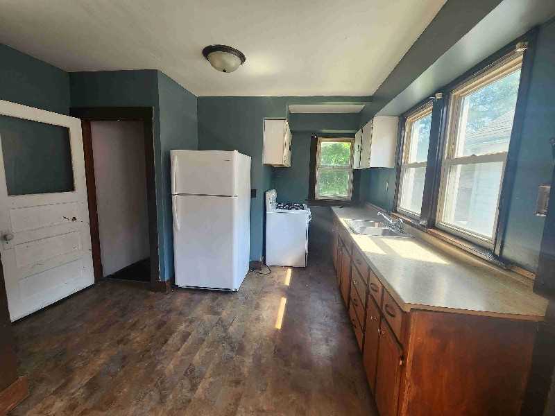 2915 W Trewyn Ave - Photo 2 of 12