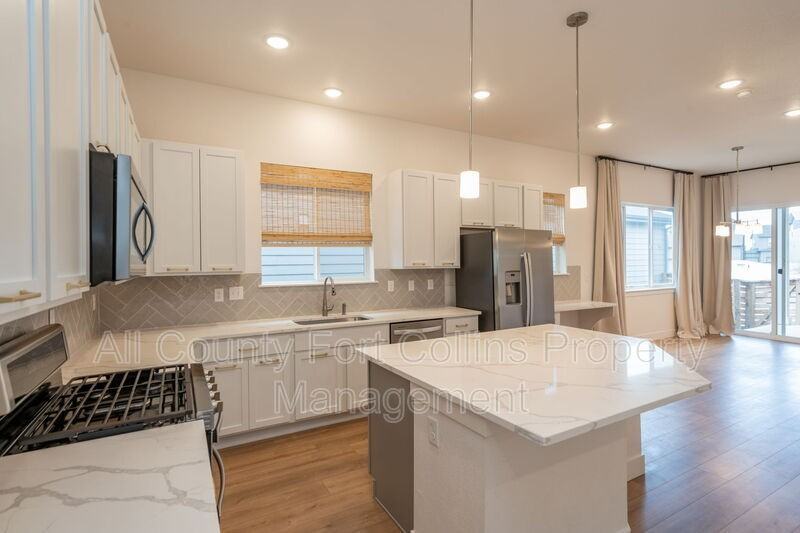 5967 Rendezvous Pkwy - Photo 5 of 30