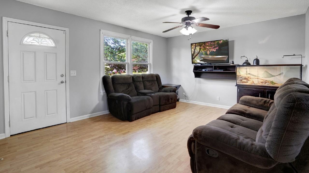 2317 Beechwood Dr - Photo 2 of 14