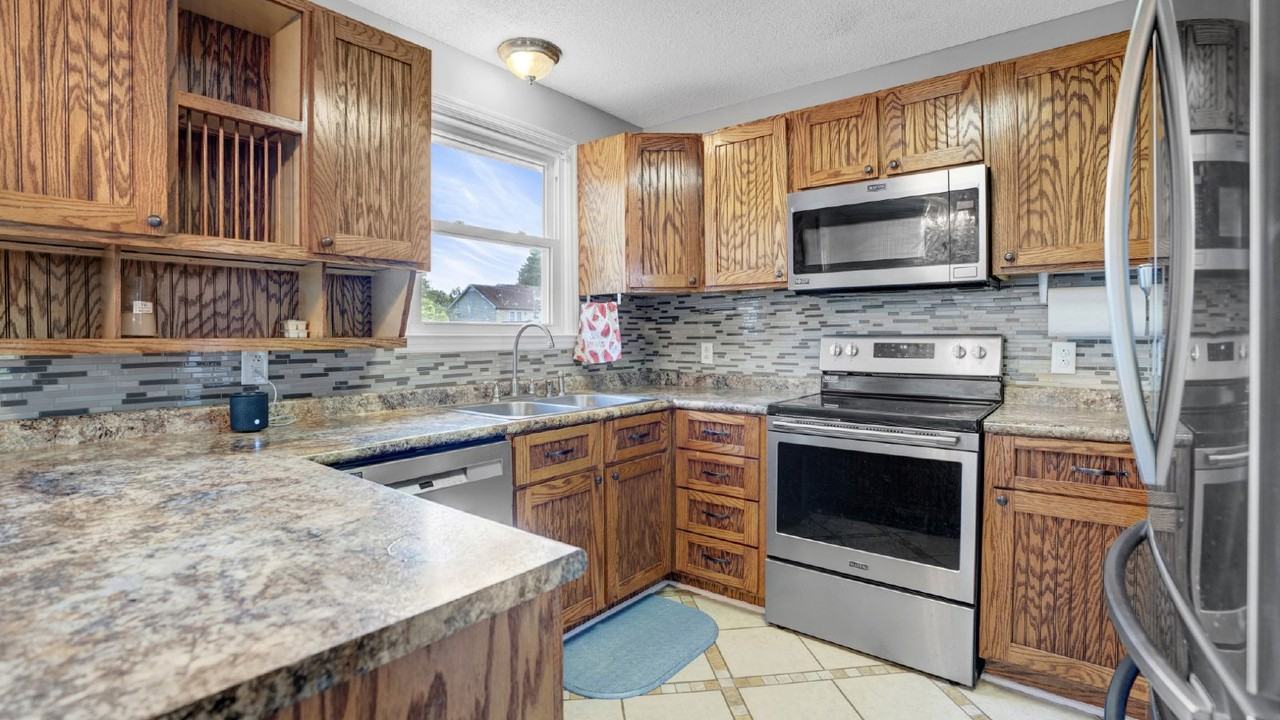 2317 Beechwood Dr - Photo 3 of 14